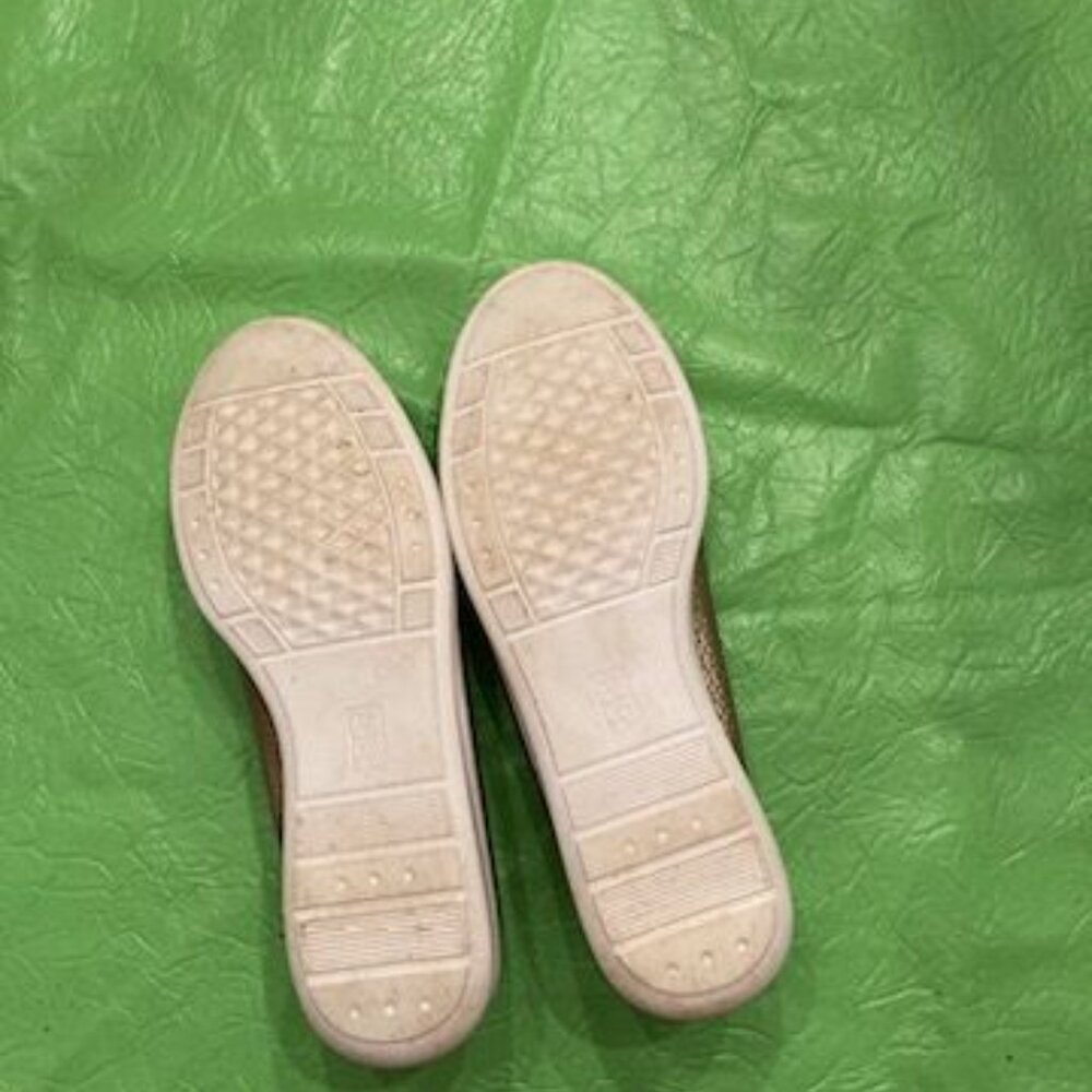 Aerosoles gold flats/loafers size 8 - barely worn - Picture 6 of 6